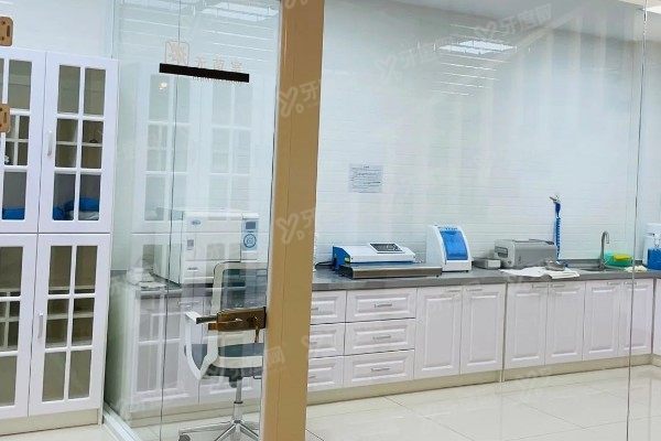 石家庄植美口腔医院高嘉乐医生怎么样?种植技术口碑好是中老年患者优选.jpg