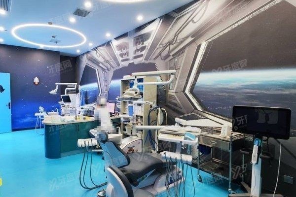 镇江康洁口腔医院种植牙医生