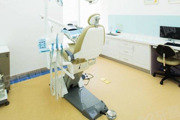 潍坊华贝口腔医院种植牙多少钱