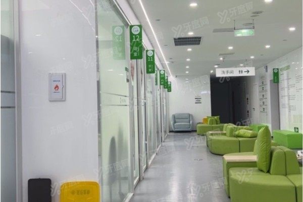 苏州英博口腔种植牙医生