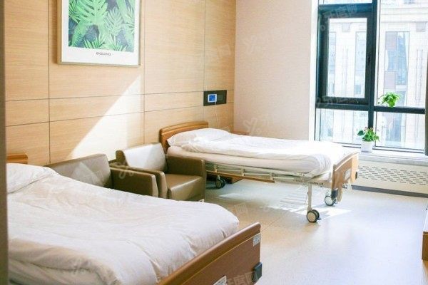 青岛泉云口腔医院种植牙多少钱