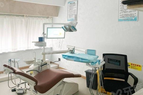 盐城牙卫士口腔医院种植牙多少钱一颗